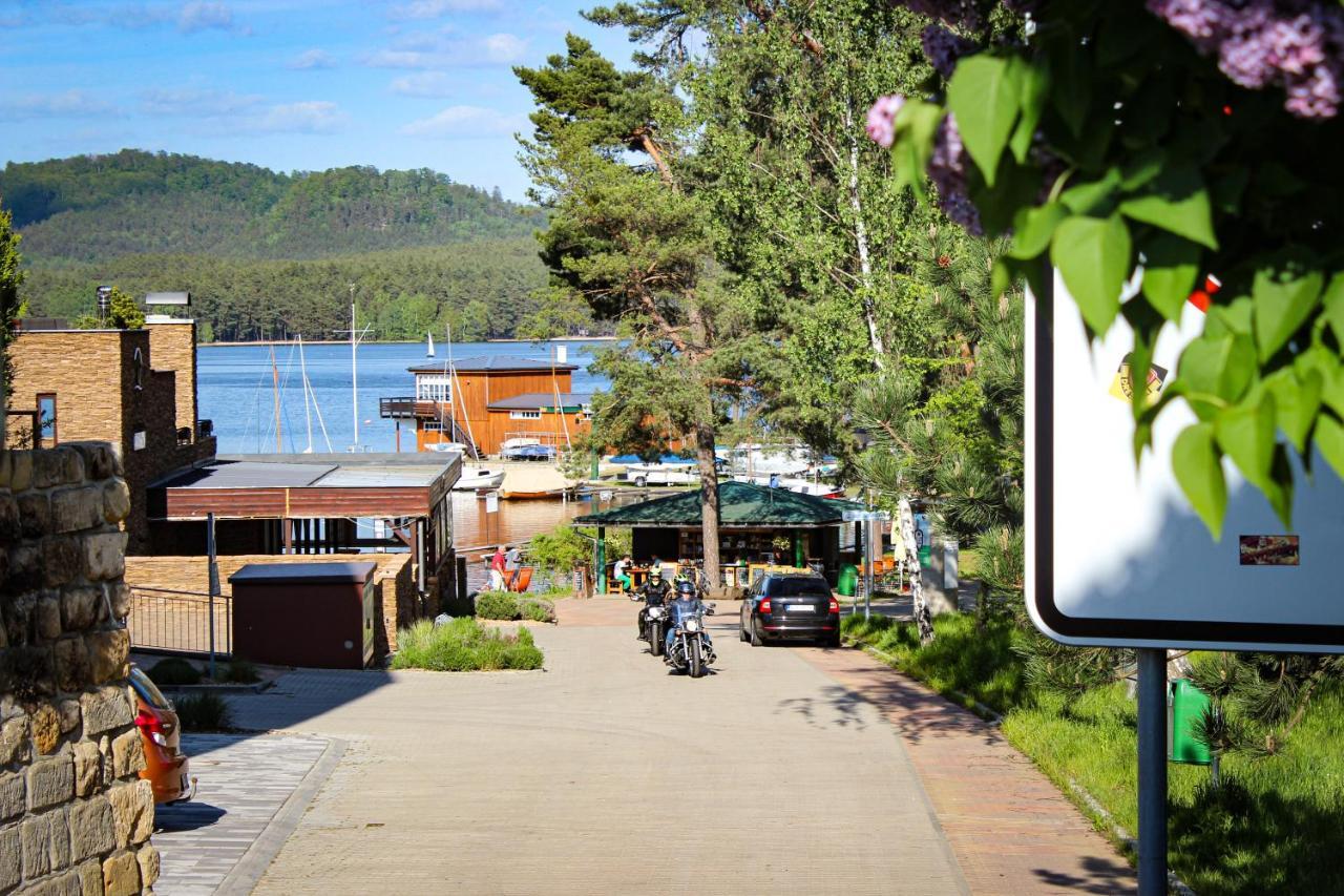 Jezerni Apartman S Terasou A Saunou V Lakepark Residence Доксы Экстерьер фото